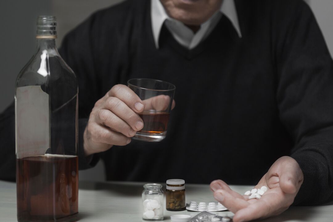 Πόσο σύντομα μπορείτε να πιείτε αλκοόλ μετά τη λήψη φαρμάκων;